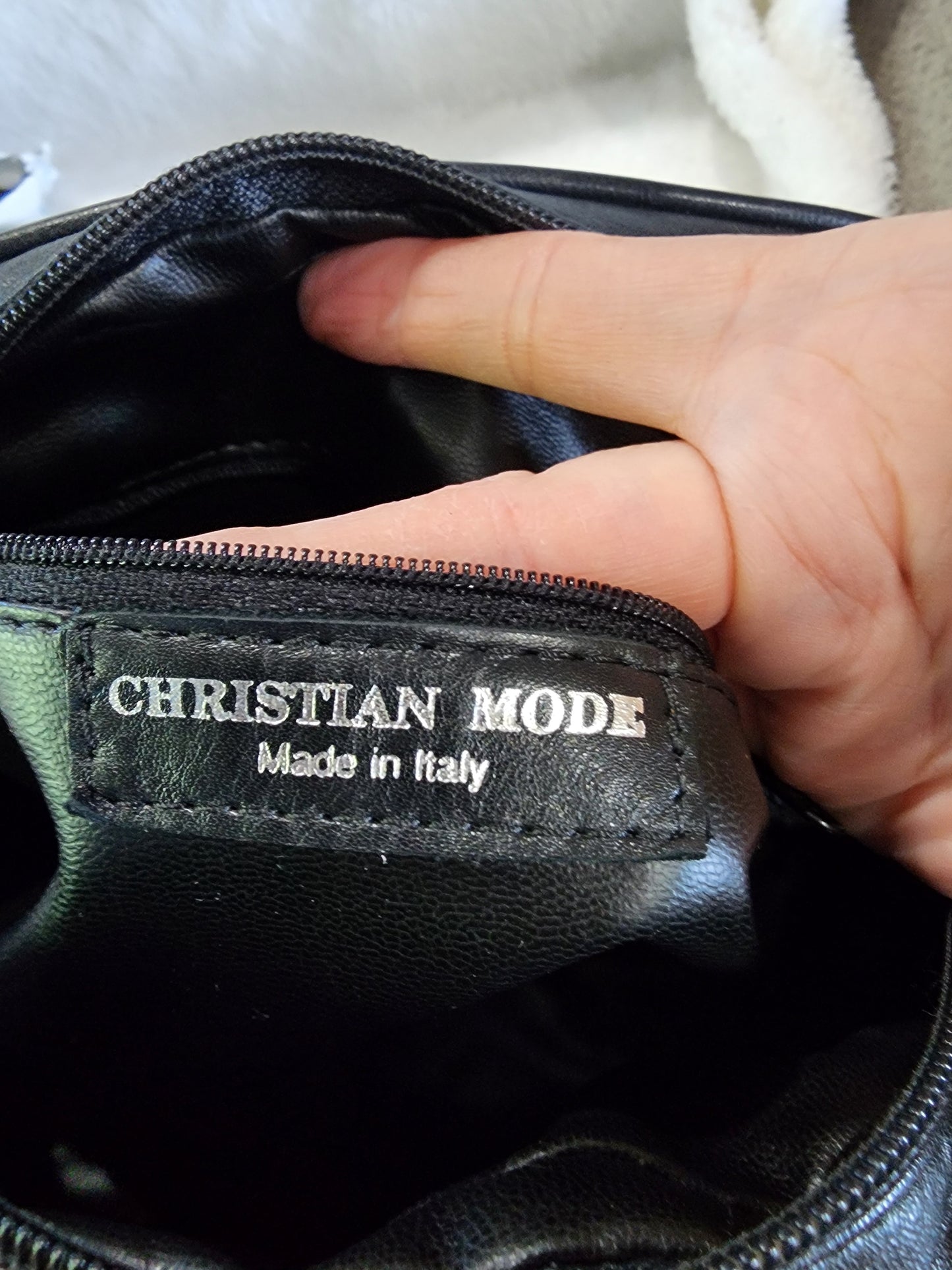 Christian Mode Quilted Handbag in Black