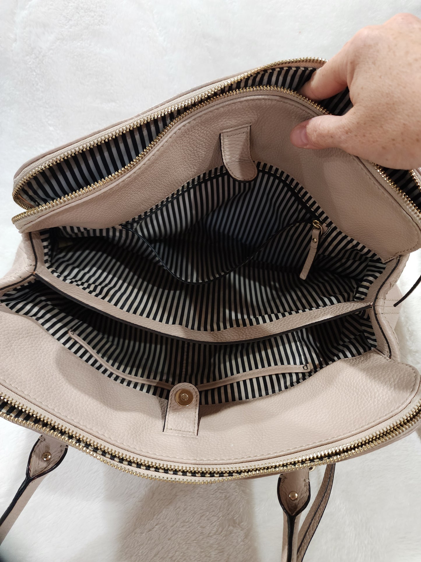Kate Spade Cobble Hill Tote Bag in Porcelain