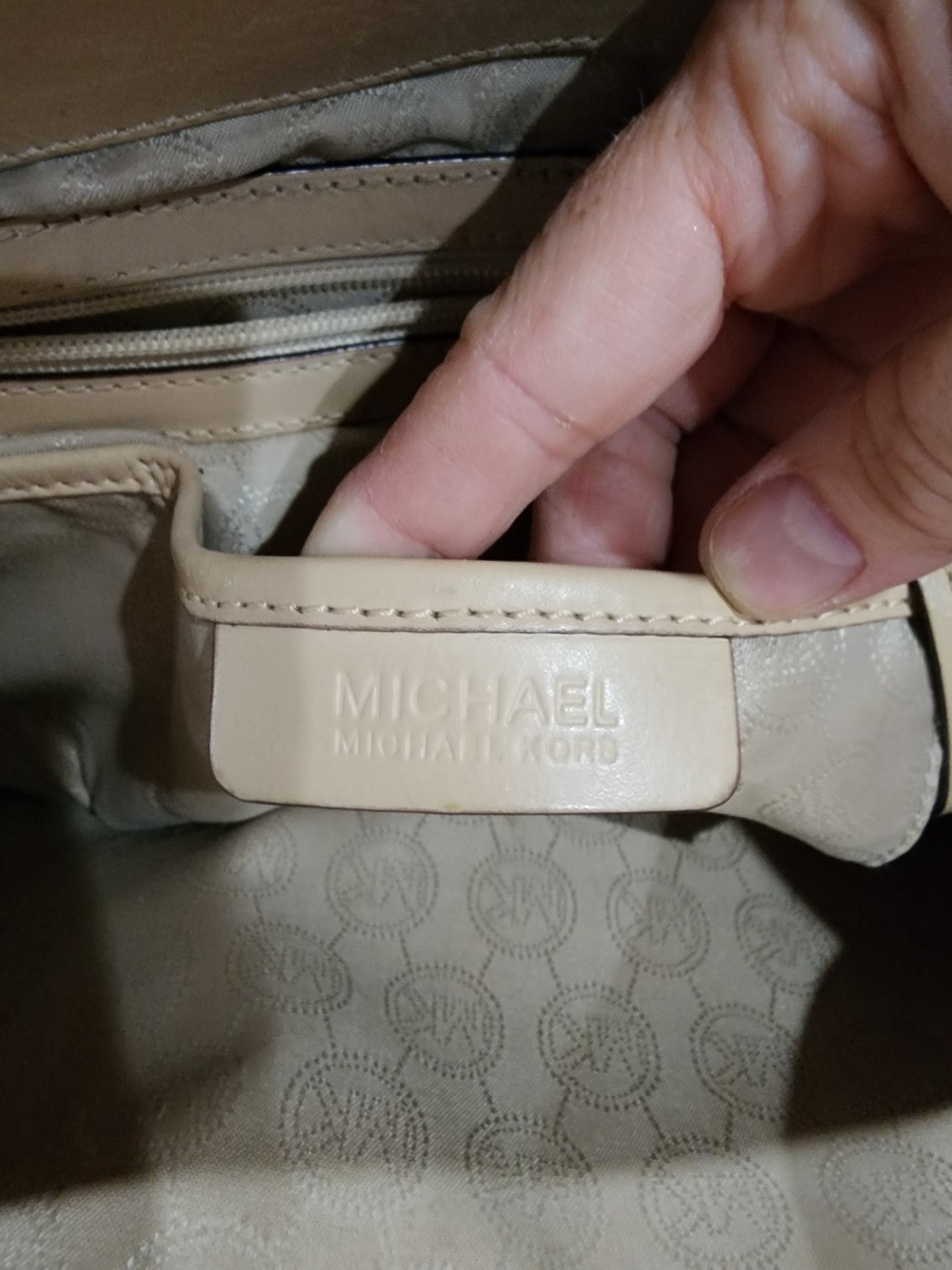 Michael Kors Jet Set Travel MD Multifunction Tote Shopper