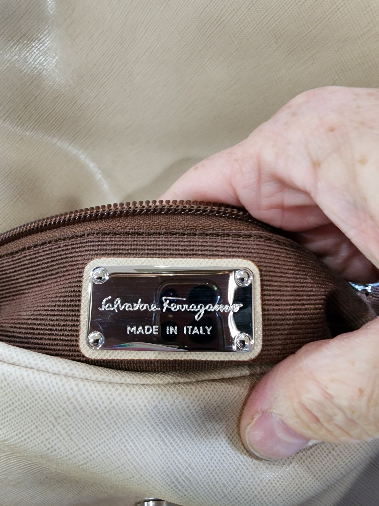 Salvatore Ferragamo Shoulder Flap Bag in Beige Leather